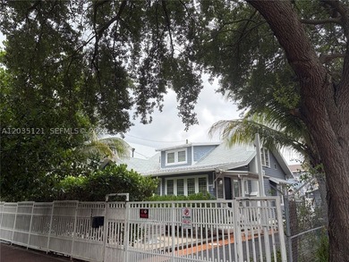 PRIME MULTI-FAMILY INVESTMENT OPPORTUNITY / T4-R ZONED. Rare - photo 2