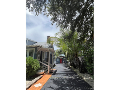 PRIME MULTI-FAMILY INVESTMENT OPPORTUNITY / T4-R ZONED. Rare - photo 3