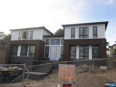 Hudson River Home For Sale in Englewood Cliffs New Jersey