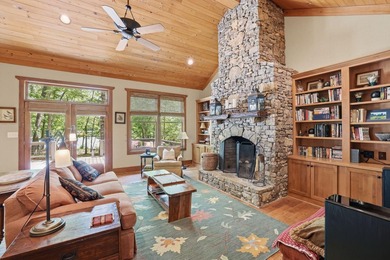 This 3,030-square-foot, 4-bedroom, 4-bathroom lake house with - photo 4