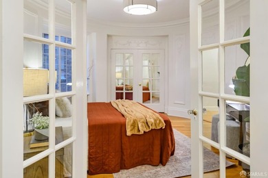 Stunning & sophisticated, this rear-facing flat in a classic - photo 5