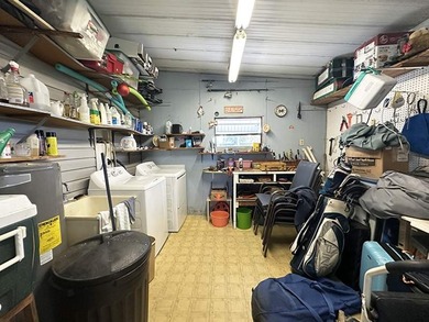 This charming 912 square feet manufactured home, built in 1989 - photo 11