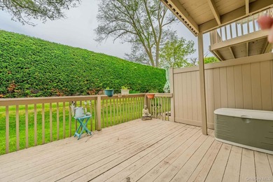 Pristinely maintained 2-bedroom, 1.5-bath duplex co-op in - photo 13