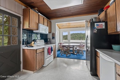 Located in the desirable Henry's Point area, this property - photo 14
