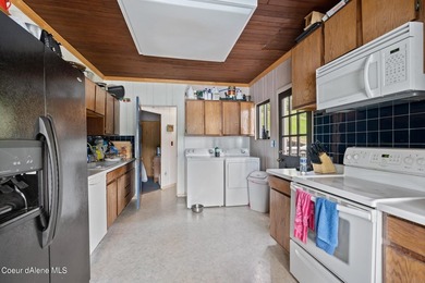 Located in the desirable Henry's Point area, this property - photo 15