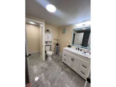 Charming Mobile Home in a community for all ages in Palm Beach - photo 16
