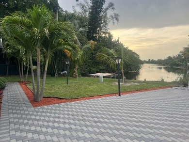 Charming Mobile Home in a community for all ages in Palm Beach - photo 17