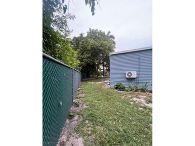 Charming Mobile Home in a community for all ages in Palm Beach - photo 19