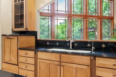 Spectacular Craftsman Home on Woodland Pond! Experience - photo 14