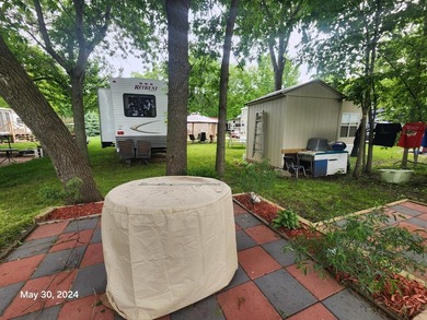 Spacious 2011 Keystone Retreat with Front Den and King-sized bed - photo 16