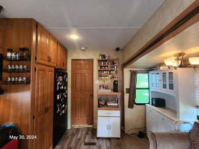 Spacious 2011 Keystone Retreat with Front Den and King-sized bed - photo 22
