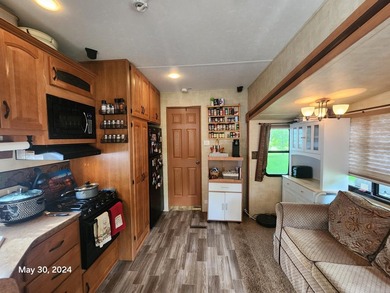 Spacious 2011 Keystone Retreat with Front Den and King-sized bed - photo 24