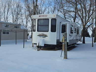Spacious 2011 Keystone Retreat with Front Den and King-sized bed - photo 40