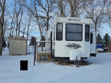 Spacious 2011 Keystone Retreat with Front Den and King-sized bed - photo 41