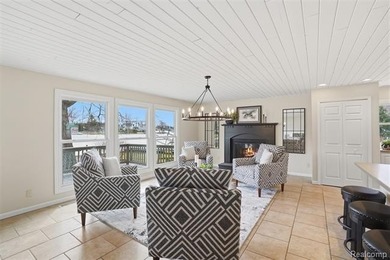 Experience magnificent lakefront living with 125* of waterfront - photo 10