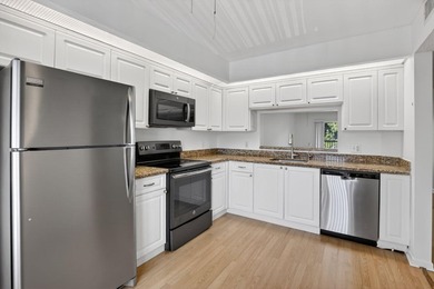 Beautiful and renovated 2 bed/2 bath in this 55+ active senior - photo 2