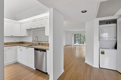 Beautiful and renovated 2 bed/2 bath in this 55+ active senior - photo 9