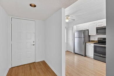 Beautiful and renovated 2 bed/2 bath in this 55+ active senior - photo 10