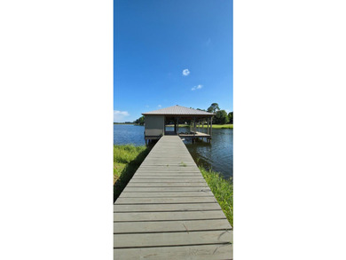 Wake up to peaceful lake views and spend your days surrounded by - photo 36