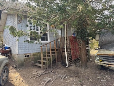 (private lake, pond, creek) Home For Sale in Lafollette Tennessee