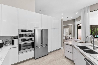 Nestled on 1.35 acres in the prestigious Sherbrooke Estates - photo 38