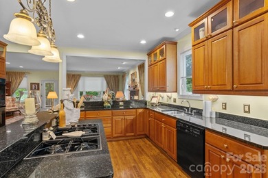 Prepare to be impressed by this exceptional custom home nestled - photo 14