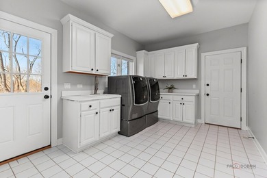 Welcome to an extraordinary all-brick estate in the prestigious - photo 28