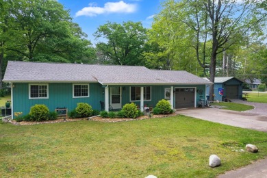 Lake Home ActiveUnderContr in Houghton Lake, Michigan