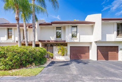 Rarely available lakefront townhouse in Marina Lakes, a private - photo 5