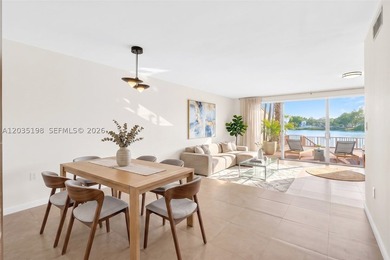 Rarely available lakefront townhouse in Marina Lakes, a private - photo 10