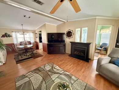 Welcome to this charming 2-bedroom, 2-bathroom manufactured home - photo 12