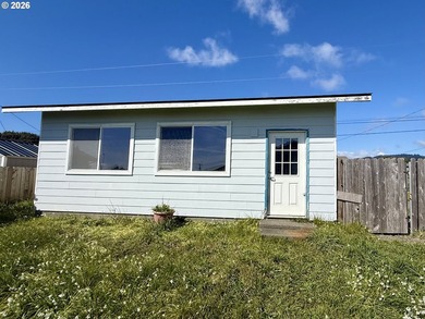 Custom-built and thoughtfully designed, this 2-bedroom, 2-bath - photo 14