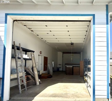 Custom-built and thoughtfully designed, this 2-bedroom, 2-bath - photo 19