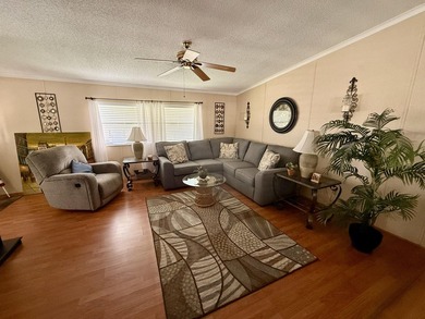 Welcome to this charming 2-bedroom, 2-bathroom manufactured home - photo 29