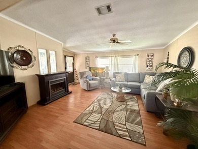 Welcome to this charming 2-bedroom, 2-bathroom manufactured home - photo 30