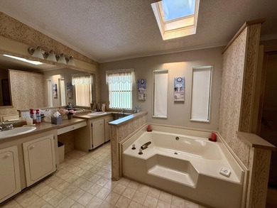 Welcome to this charming 2-bedroom, 2-bathroom manufactured home - photo 33