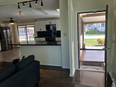 Don't miss this beauty! Eye catching interior design. Corner lot - photo 4