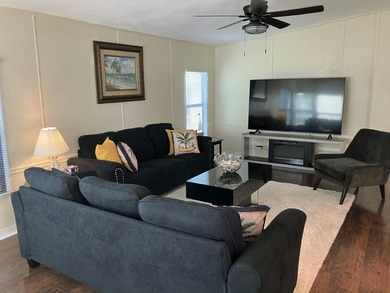 Don't miss this beauty! Eye catching interior design. Corner lot - photo 5