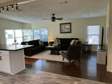 Don't miss this beauty! Eye catching interior design. Corner lot - photo 6