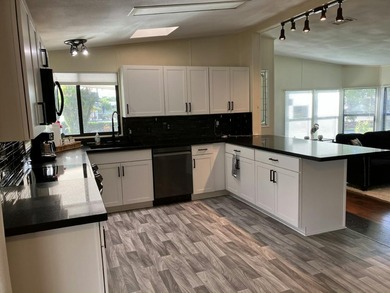 Don't miss this beauty! Eye catching interior design. Corner lot - photo 7