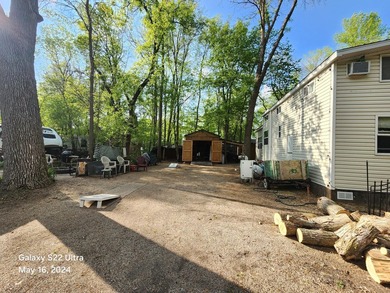 Beautiful 2017 Heritage Park Model with queen bedroom and double - photo 11