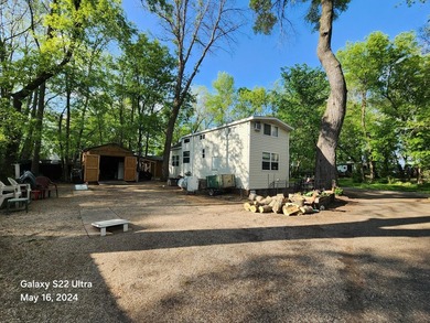 Beautiful 2017 Heritage Park Model with queen bedroom and double - photo 12