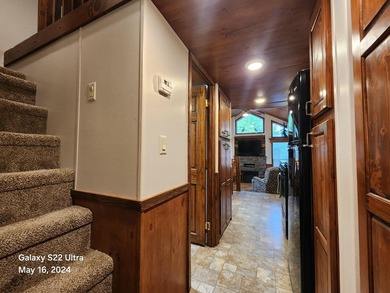 Beautiful 2017 Heritage Park Model with queen bedroom and double - photo 15