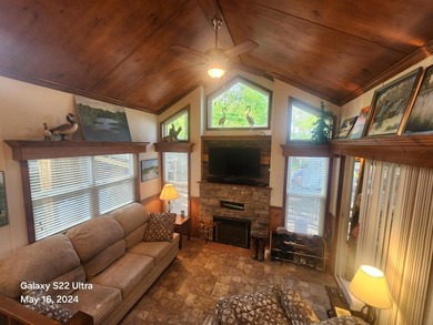 Beautiful 2017 Heritage Park Model with queen bedroom and double - photo 16