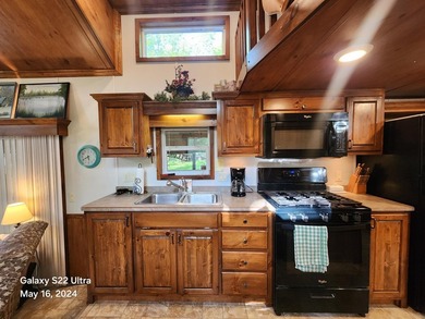 Beautiful 2017 Heritage Park Model with queen bedroom and double - photo 17