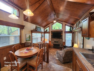 Beautiful 2017 Heritage Park Model with queen bedroom and double - photo 21