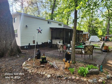 Beautiful 2017 Heritage Park Model with queen bedroom and double - photo 22