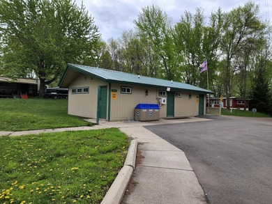 Beautiful 2017 Heritage Park Model with queen bedroom and double - photo 34