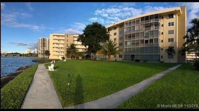 Beautiful 3rd floor unit with stunning canal views from the - photo 2