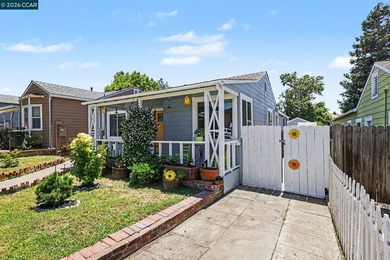 Full of character and charm, this Martinez home offers a - photo 3